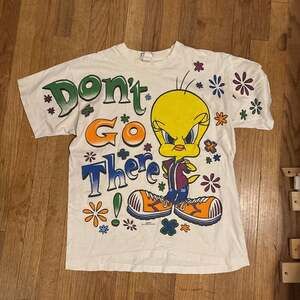 Vintage 1997 Looney Tunes Tweety Bird “Don’t go there” Graphic T-shirt